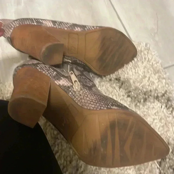 Reptile print ankle boots - Picture 4 of 4